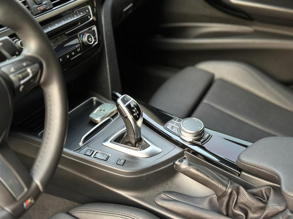 BMW 3 Series 2018 car image #14