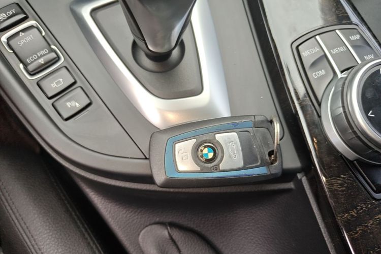 BMW 3 Series 2019 #14 BMW 3 Series 2019 car image #14