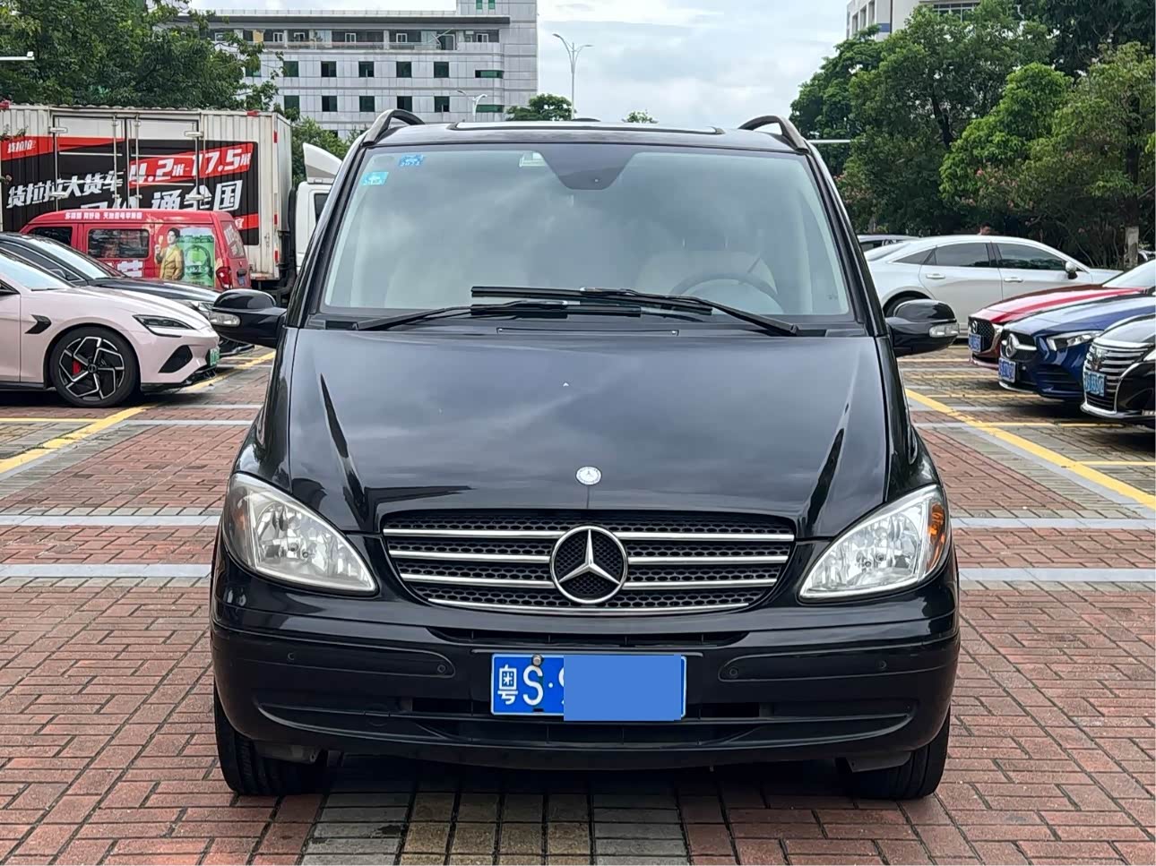 Mercedes-Benz Viano 2010 汽车图片 