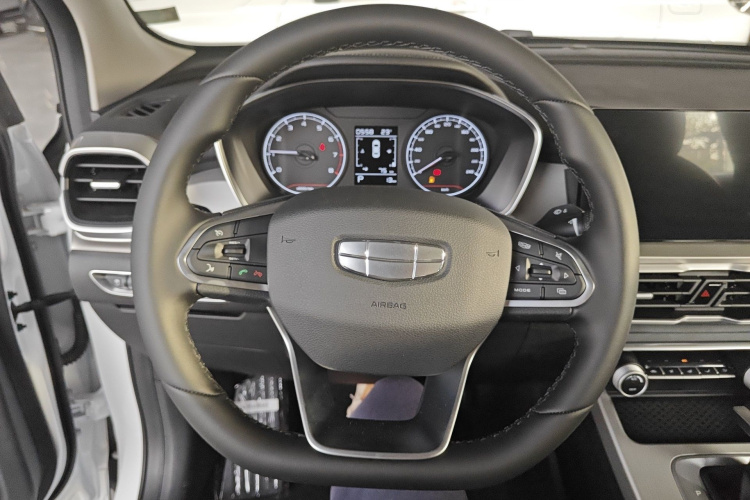 GEELY Coolray 2026 immagine di auto #15