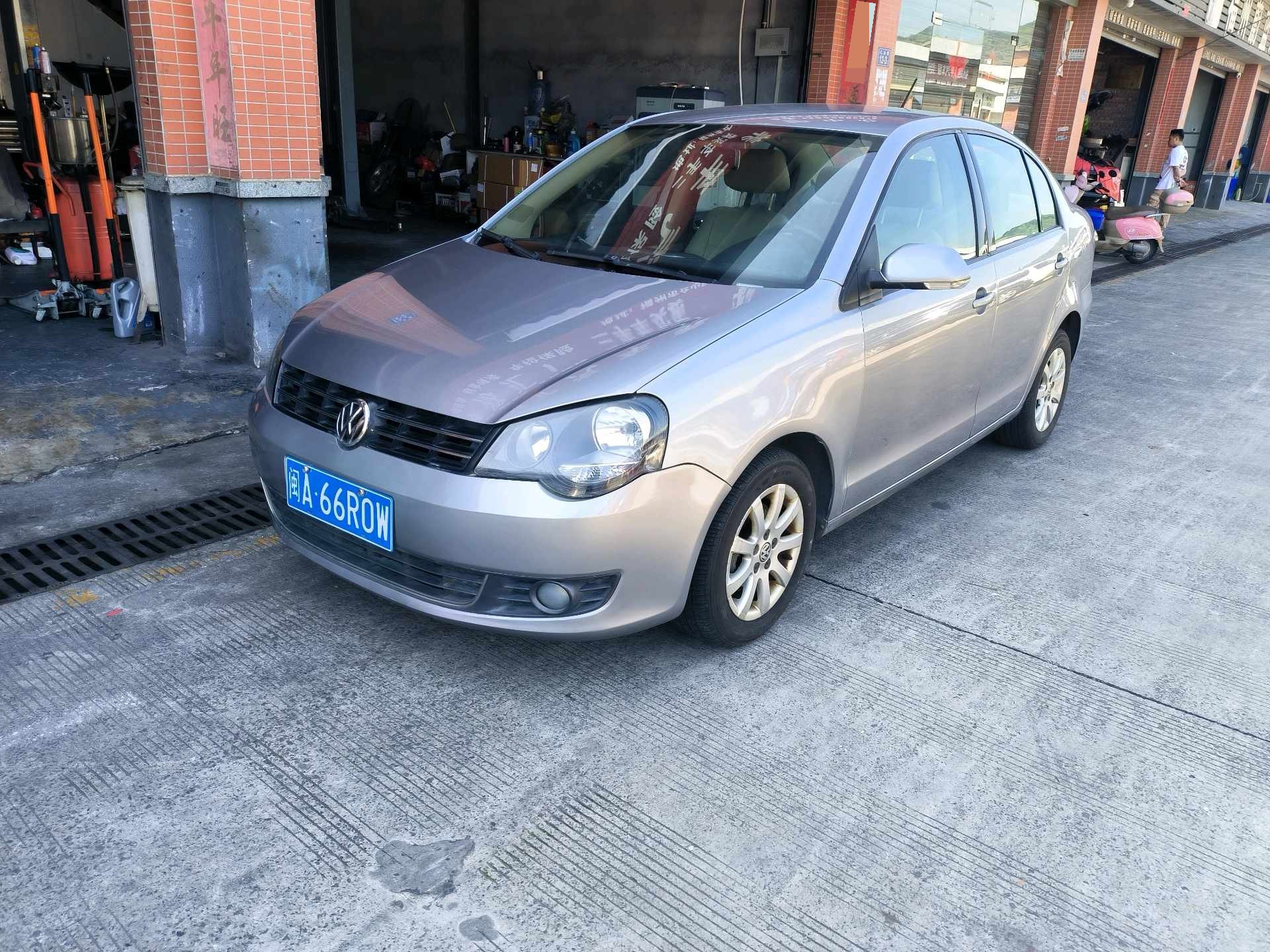Volkswagen Polo 2012 Volkswagen Polo 2012 car image