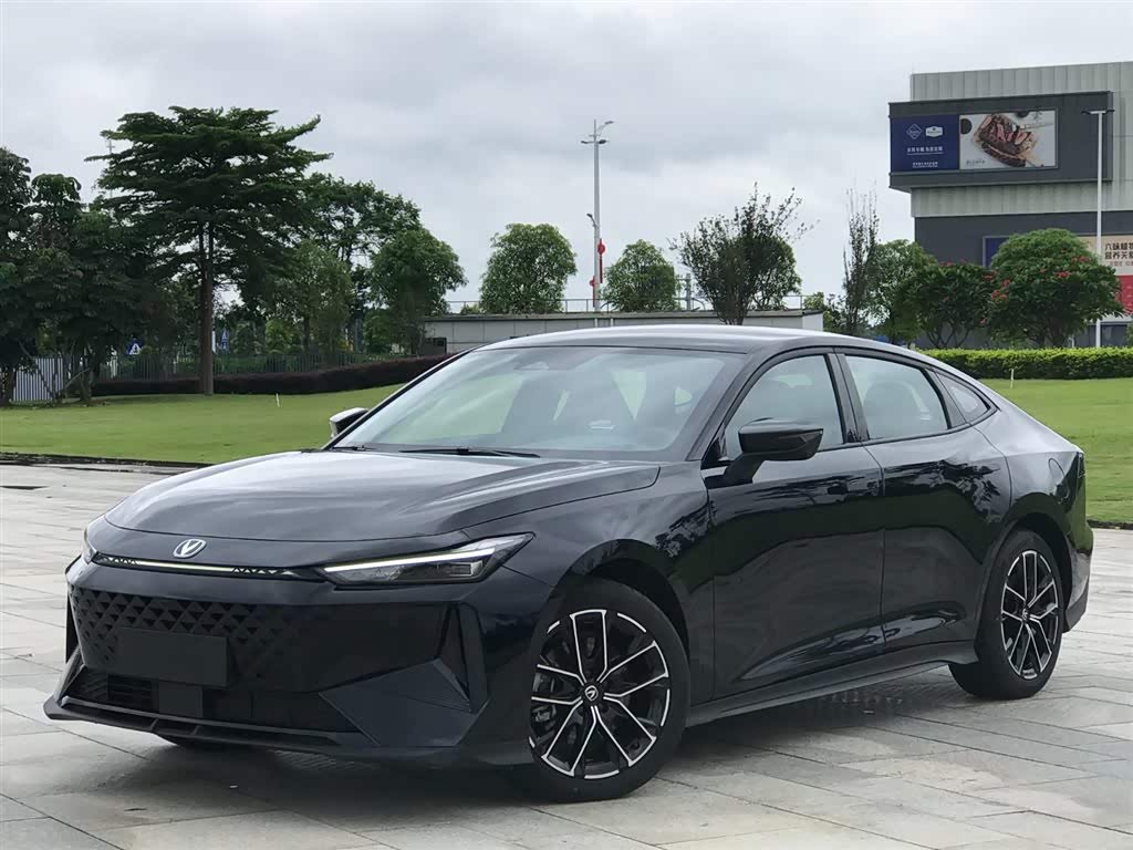 Changan UNI-V iDD 2024 car image 