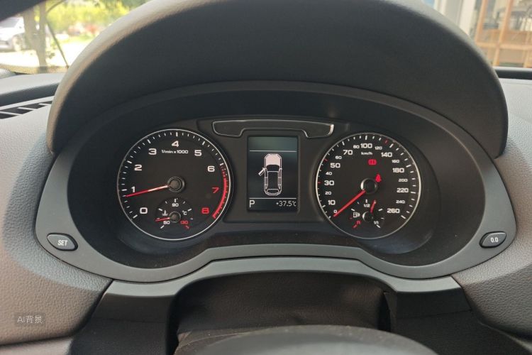 Audi Q3 2017 car image #13
