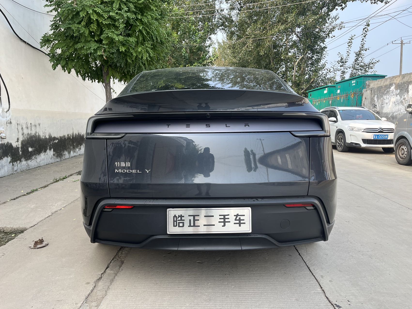 Tesla Model Y 2025 #6 Tesla Model Y 2025 car image #6