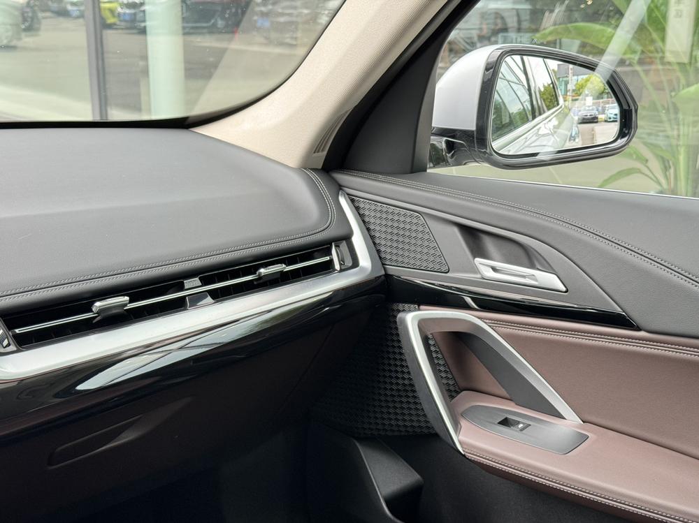 BMW X1 2024 car image #8