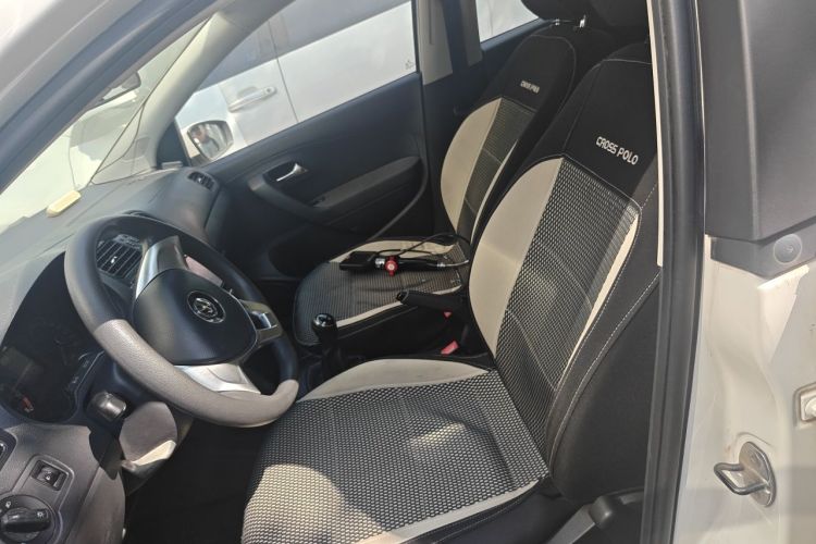 Volkswagen Polo 2015 #15 Volkswagen Polo 2015 car image #15