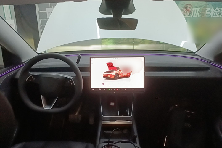 Tesla Model Y 2025 car image #11