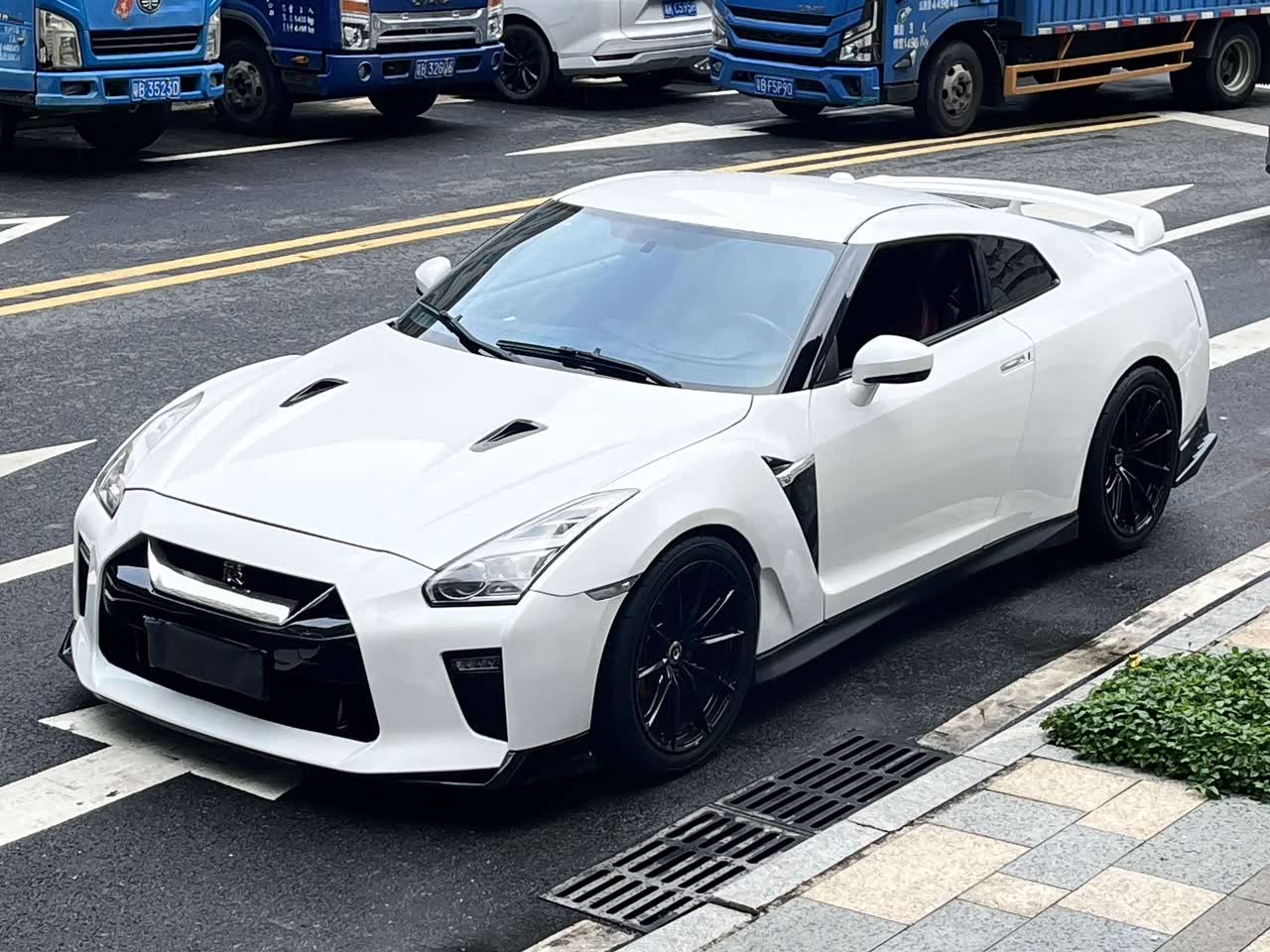 Nissan GT-R 2012 汽车图片 