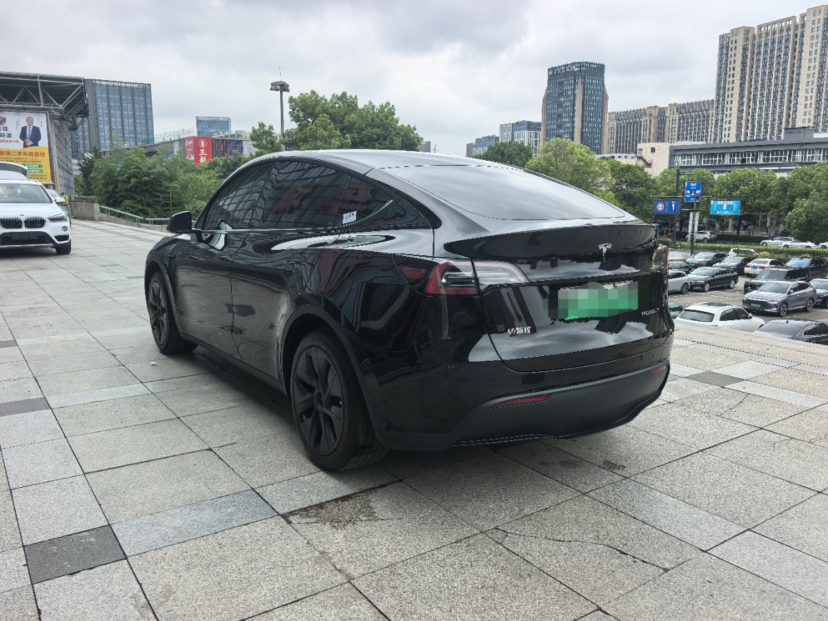 Tesla Model Y 2024 #9 Tesla Model Y 2024 car image #9
