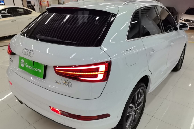 Audi Q3 2017 car image #7