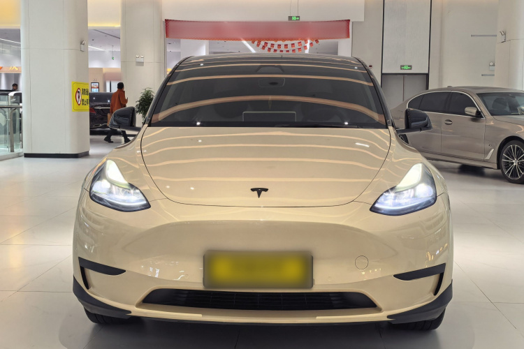 Tesla Model Y 2023 car image #3