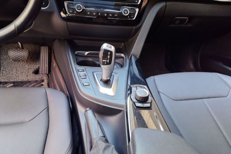 BMW 3 Series 2017 car image #14