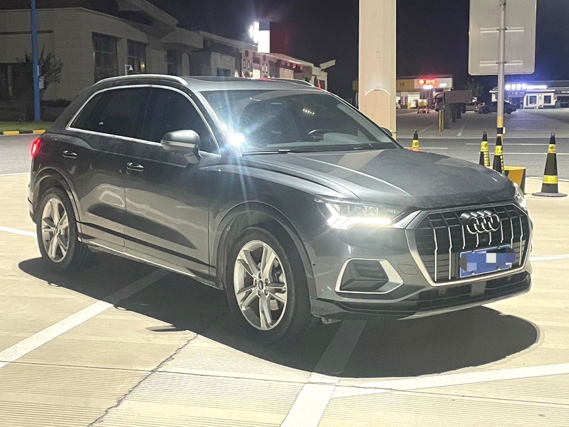 Audi Q3 2021 car image #2