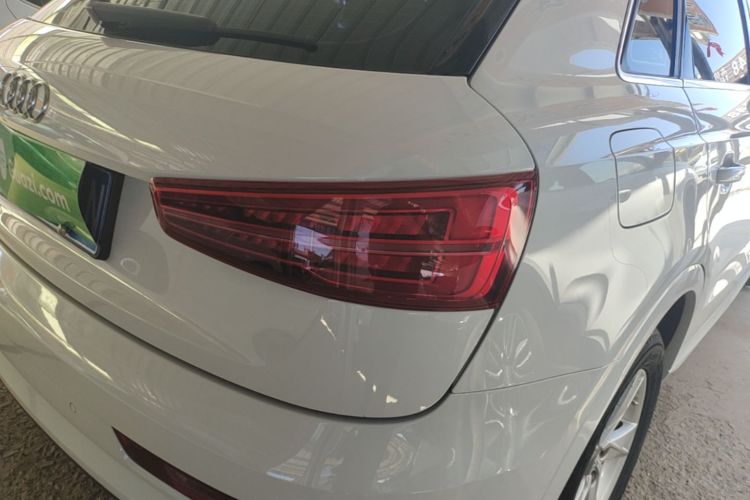 Audi Q3 2018 car image #8