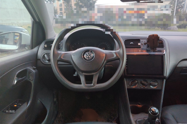 Volkswagen Polo 2015 car image #12