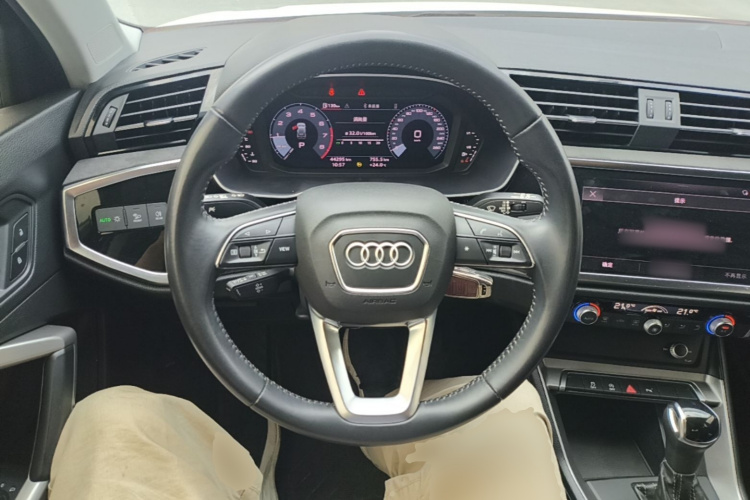 Audi Q3 2022 car image #11