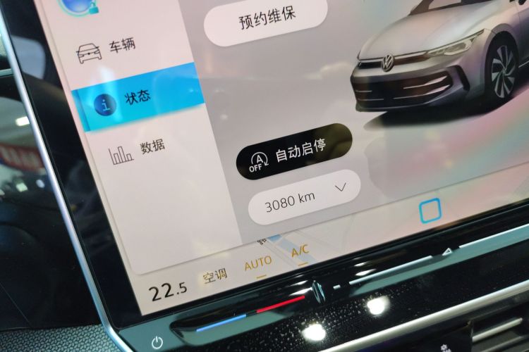 Volkswagen Golf 2025 car image #16