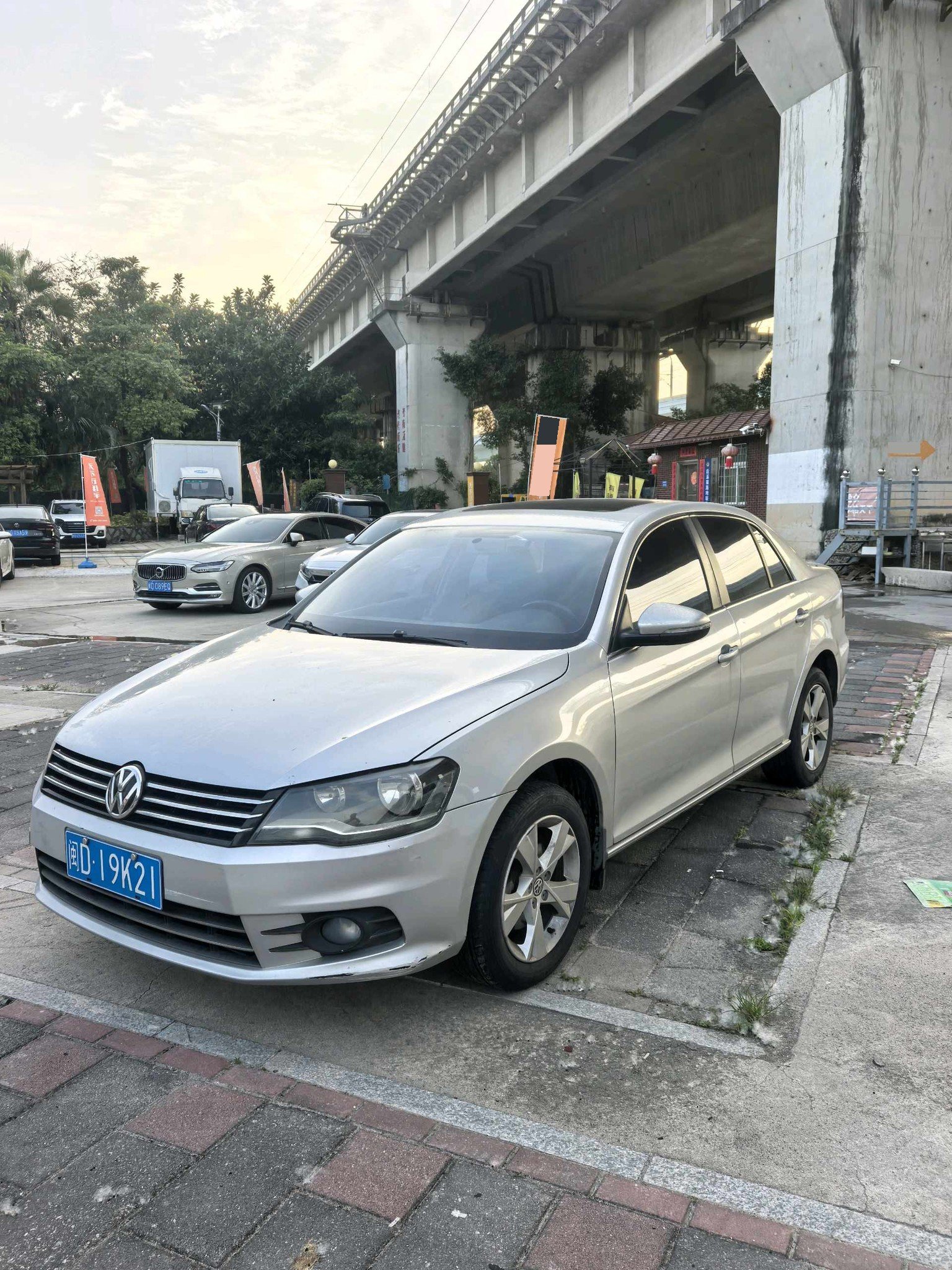 Volkswagen Bora 2013 car image 
