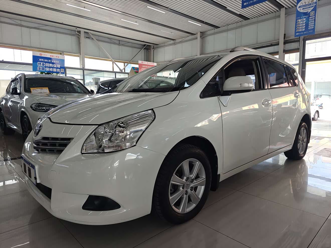 Toyota Reiz 2013 immagine di auto 