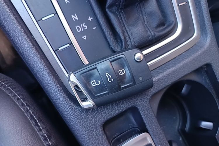 Volkswagen Golf 2016 car image #9