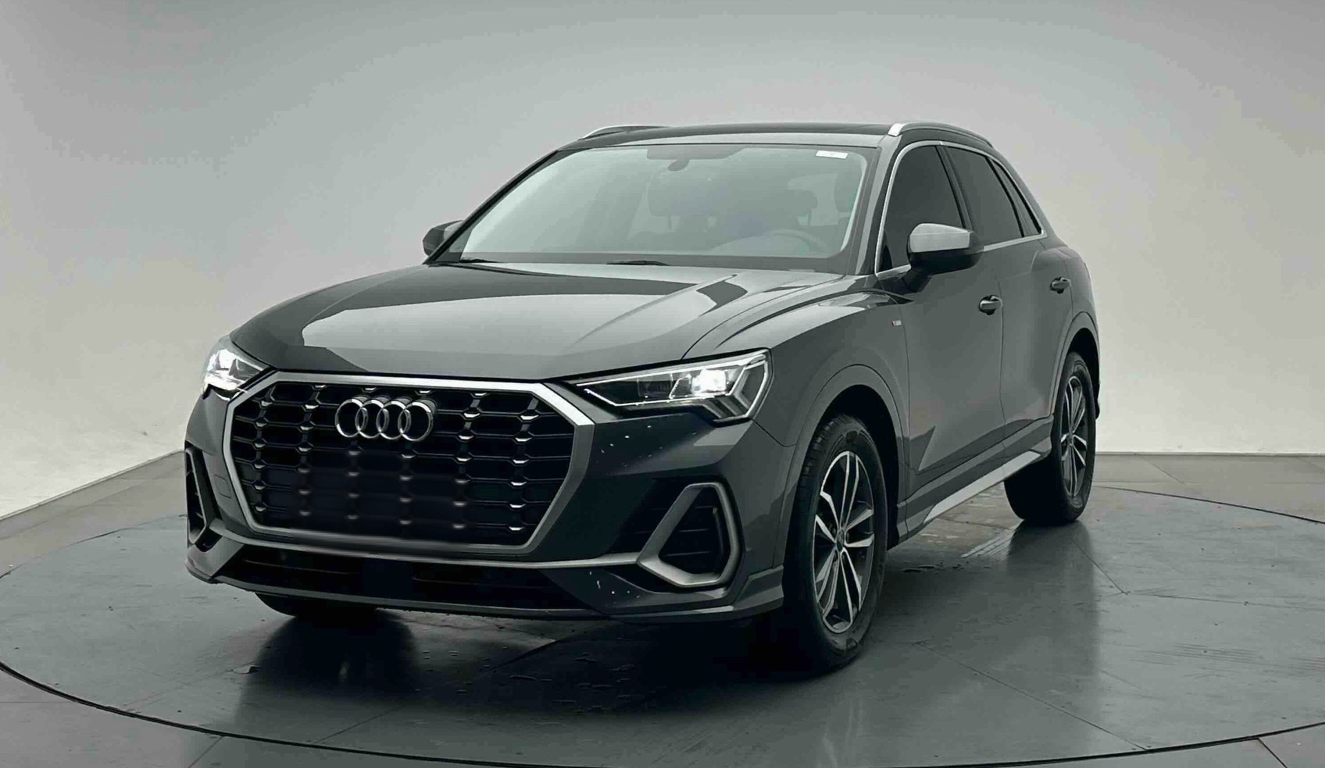 Audi Q3 2022 car image 