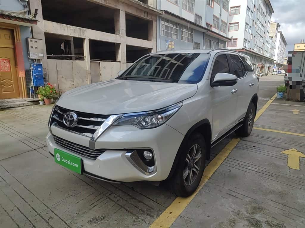 Toyota Fortuner 2018 汽车图片 