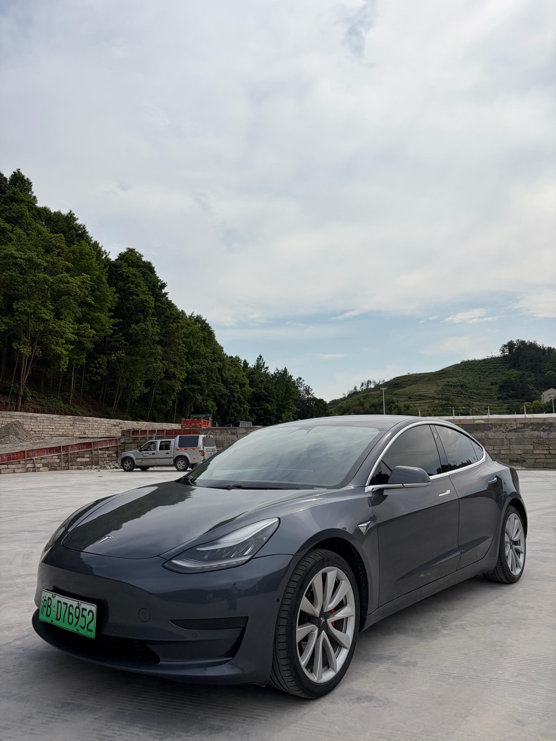 Tesla Model 3 2020 car image 