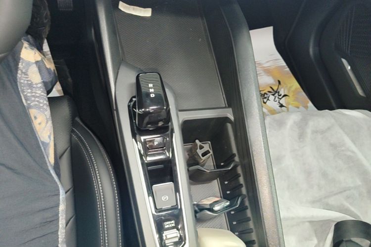 GEELY Binray 2026 car image #18