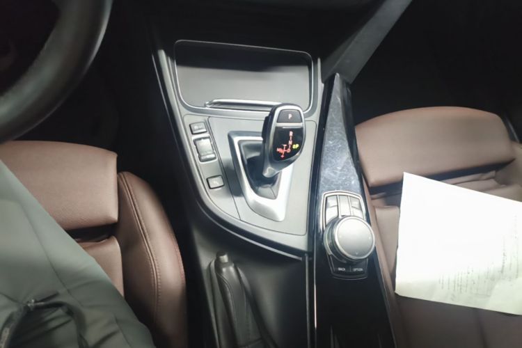 BMW 3 Series 2018 car image #14