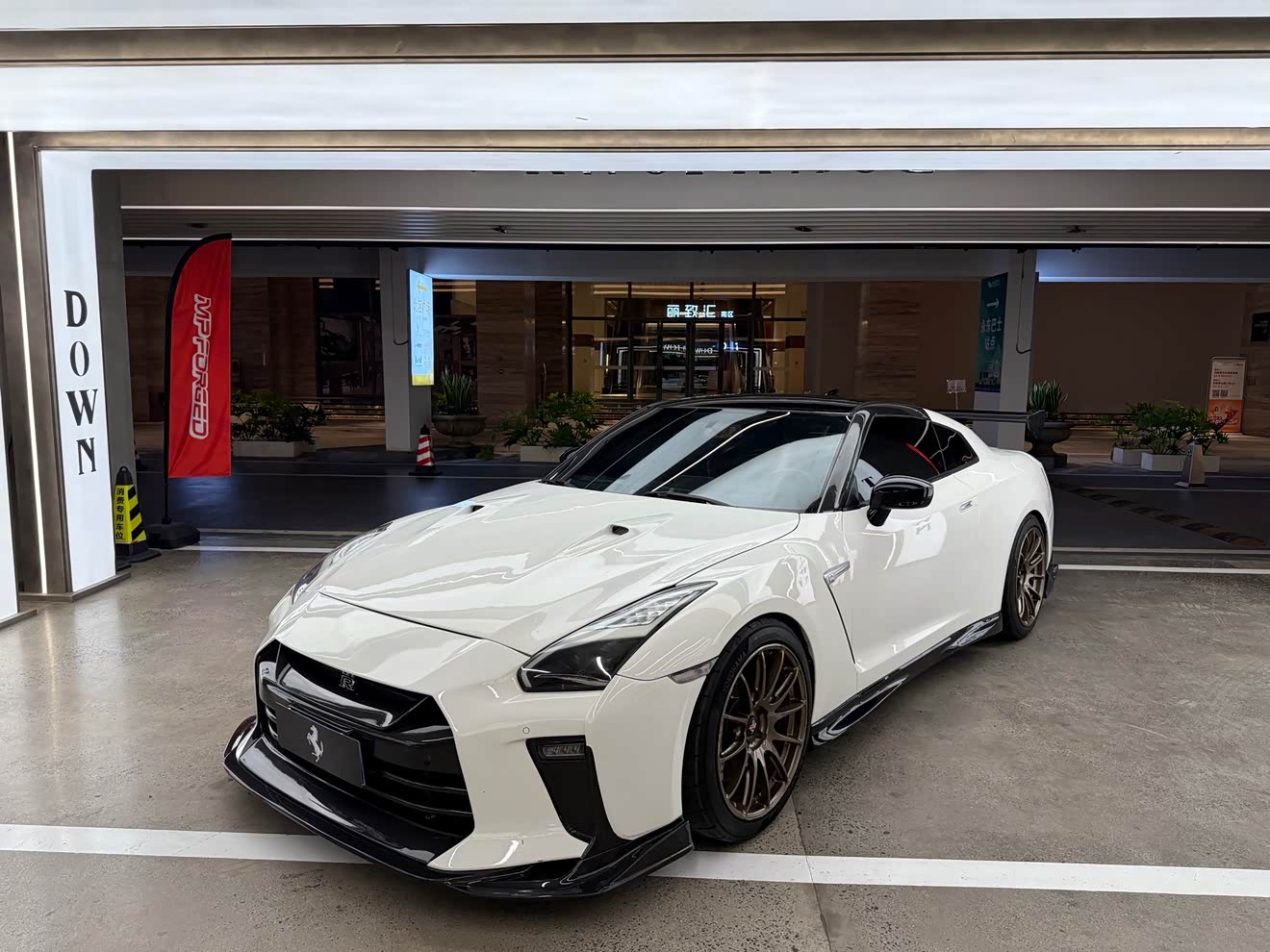 Nissan GT-R 2010 汽车图片 