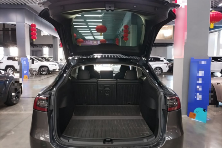 Tesla Model Y 2024 #19 Tesla Model Y 2024 car image #19