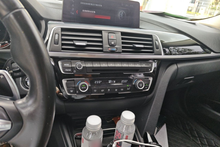 BMW 3 Series 2018 car image #17