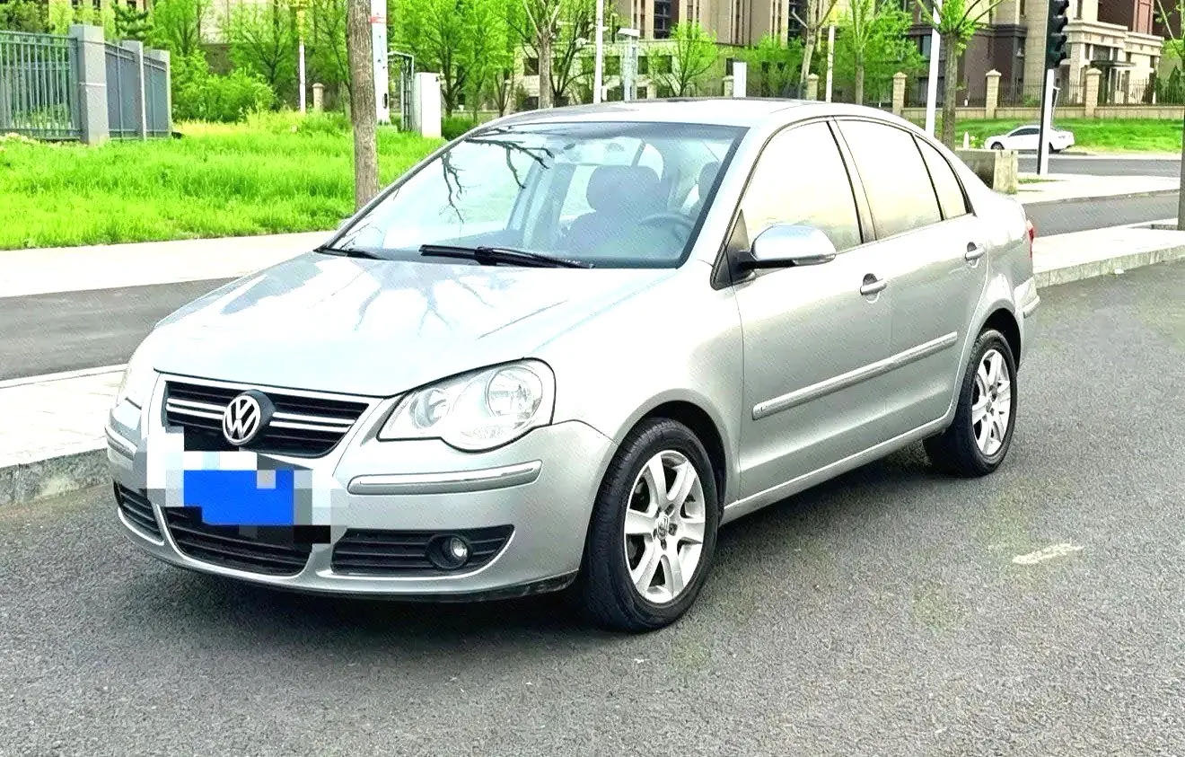 Volkswagen Polo 2010 car image 