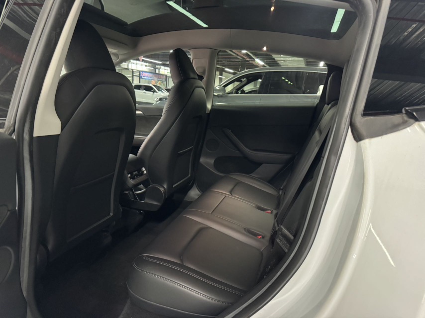 Tesla Model Y 2022 car image #2