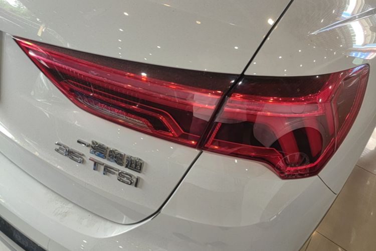 Audi Q3 2021 car image #8