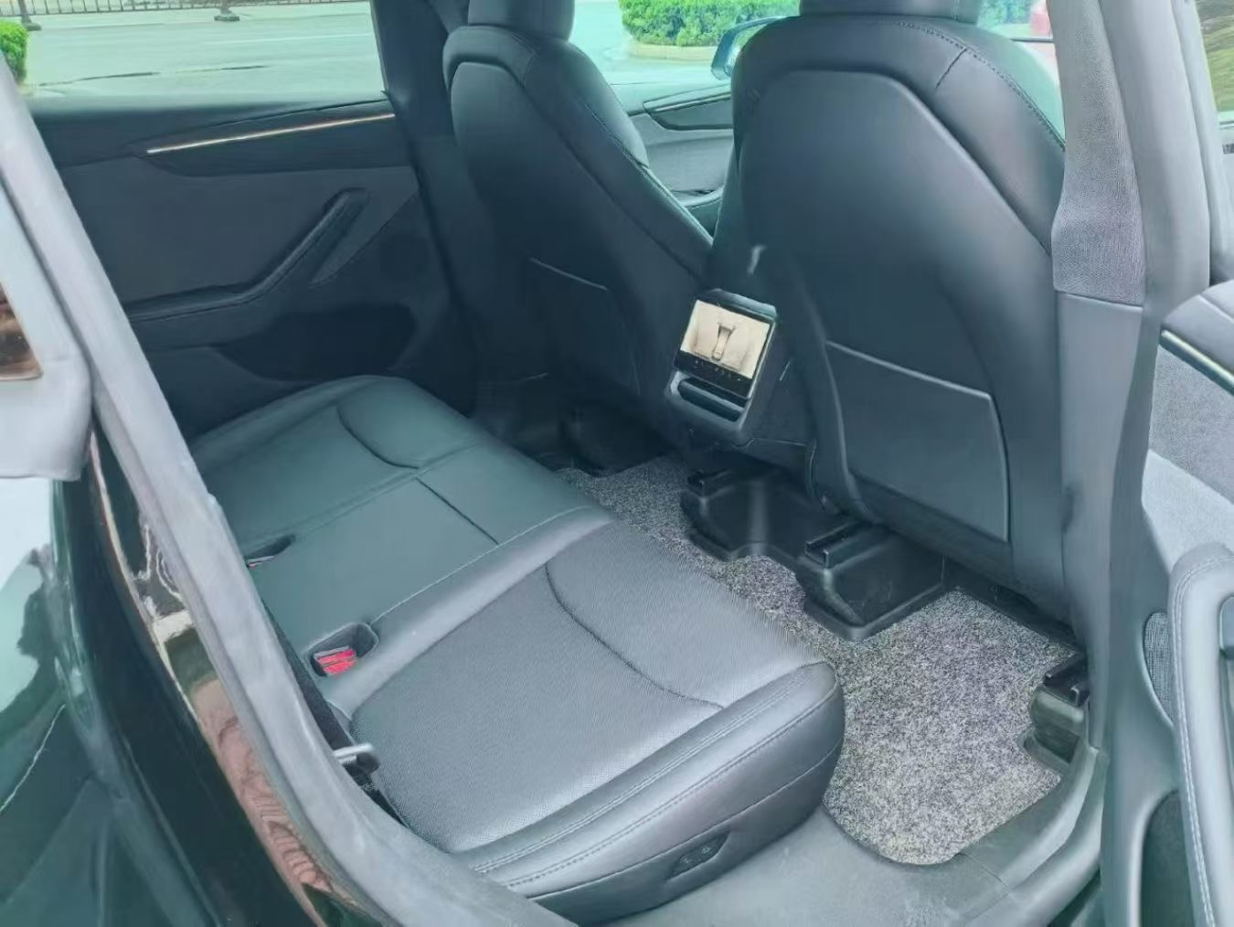 Tesla Model Y 2026 #4 Tesla Model Y 2026 car image #4
