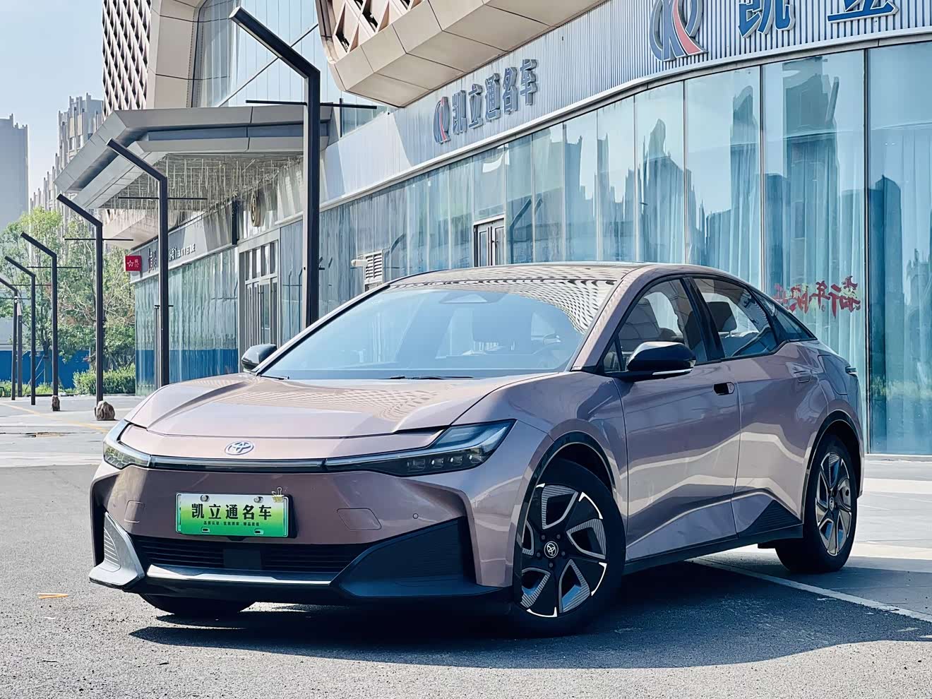 BYD e1 2023 car image 