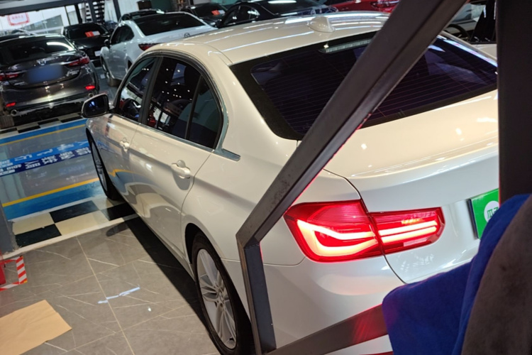 BMW 3 Series 2017 immagine di auto #5