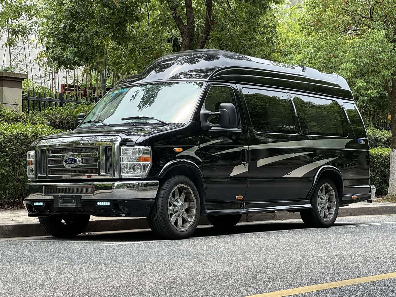 Ford E350 2015 Ford E350 2015 car image