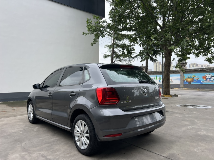 Volkswagen Polo 2014 car image #9