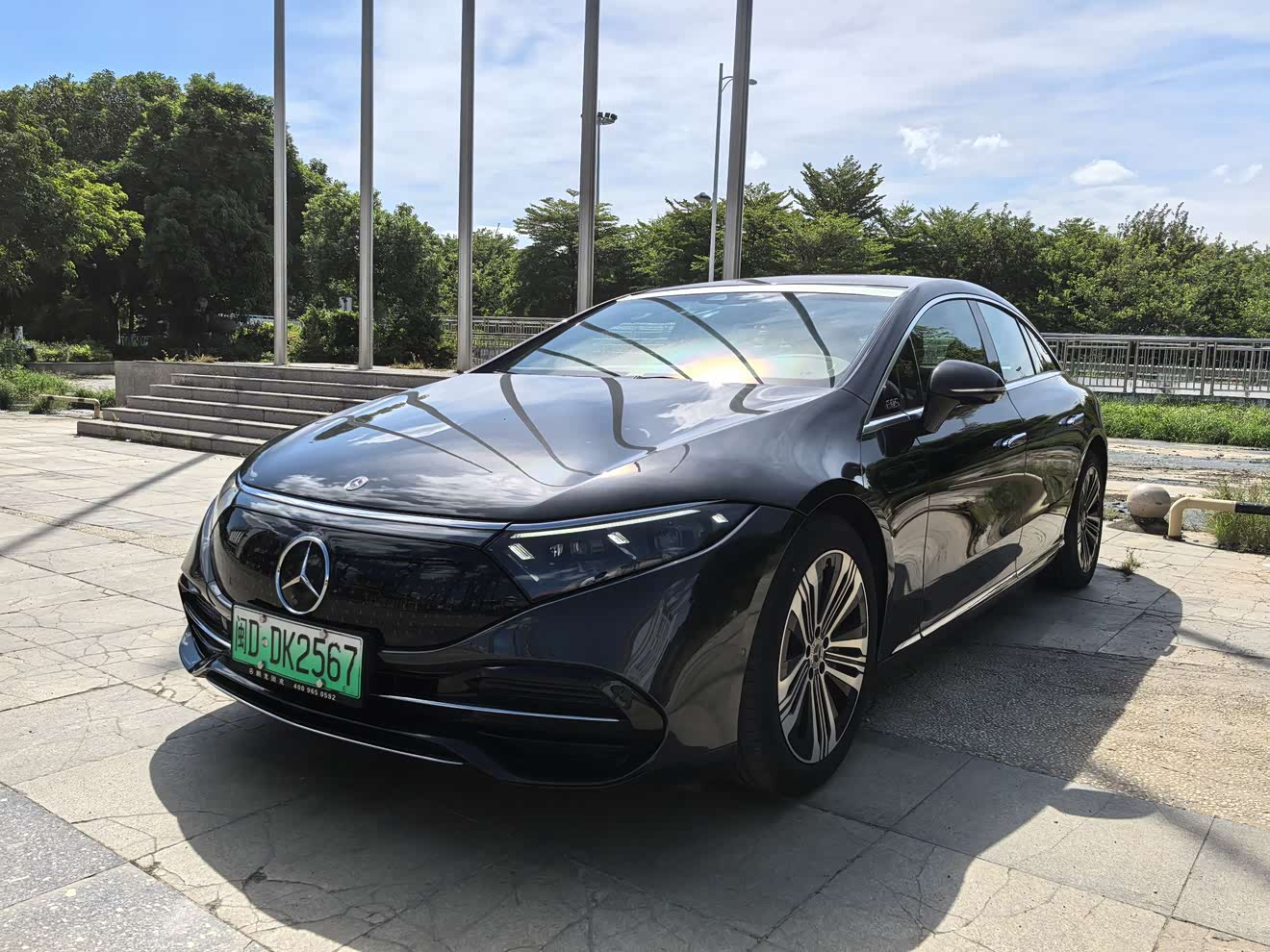 Mercedes-Benz EQS Class 2023 car image 