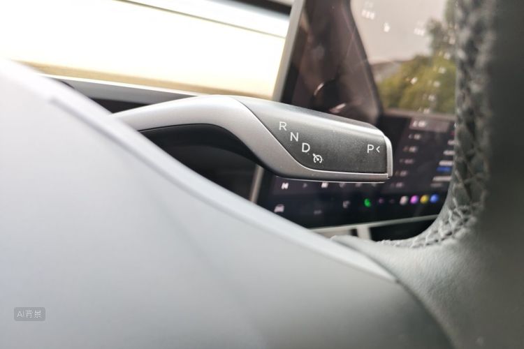 Tesla Model Y 2023 #16 Tesla Model Y 2023 car image #16
