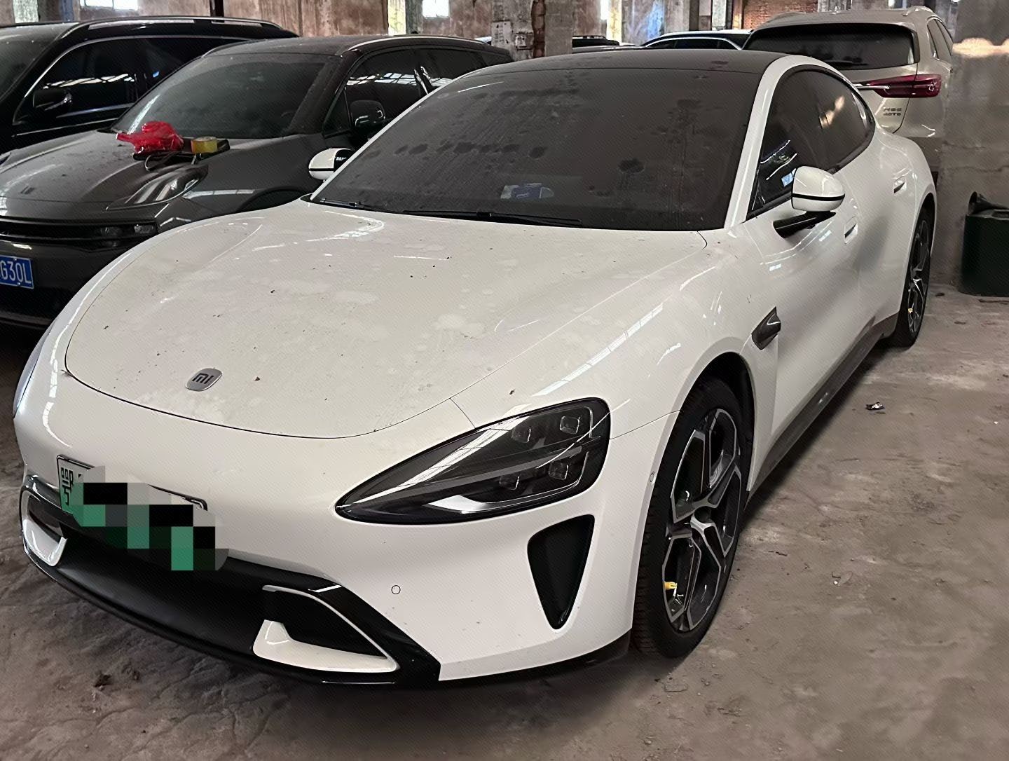 MI SU7 2025 immagine di auto 