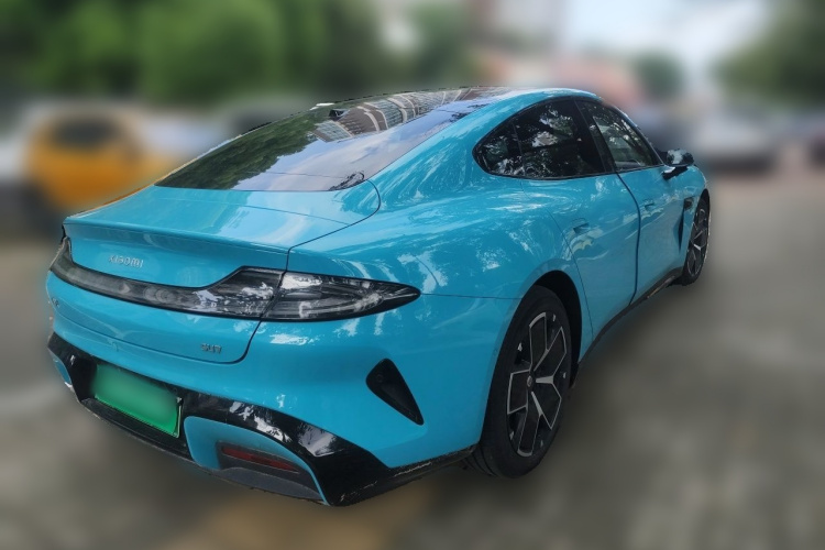 MI SU7 2025 immagine di auto #7