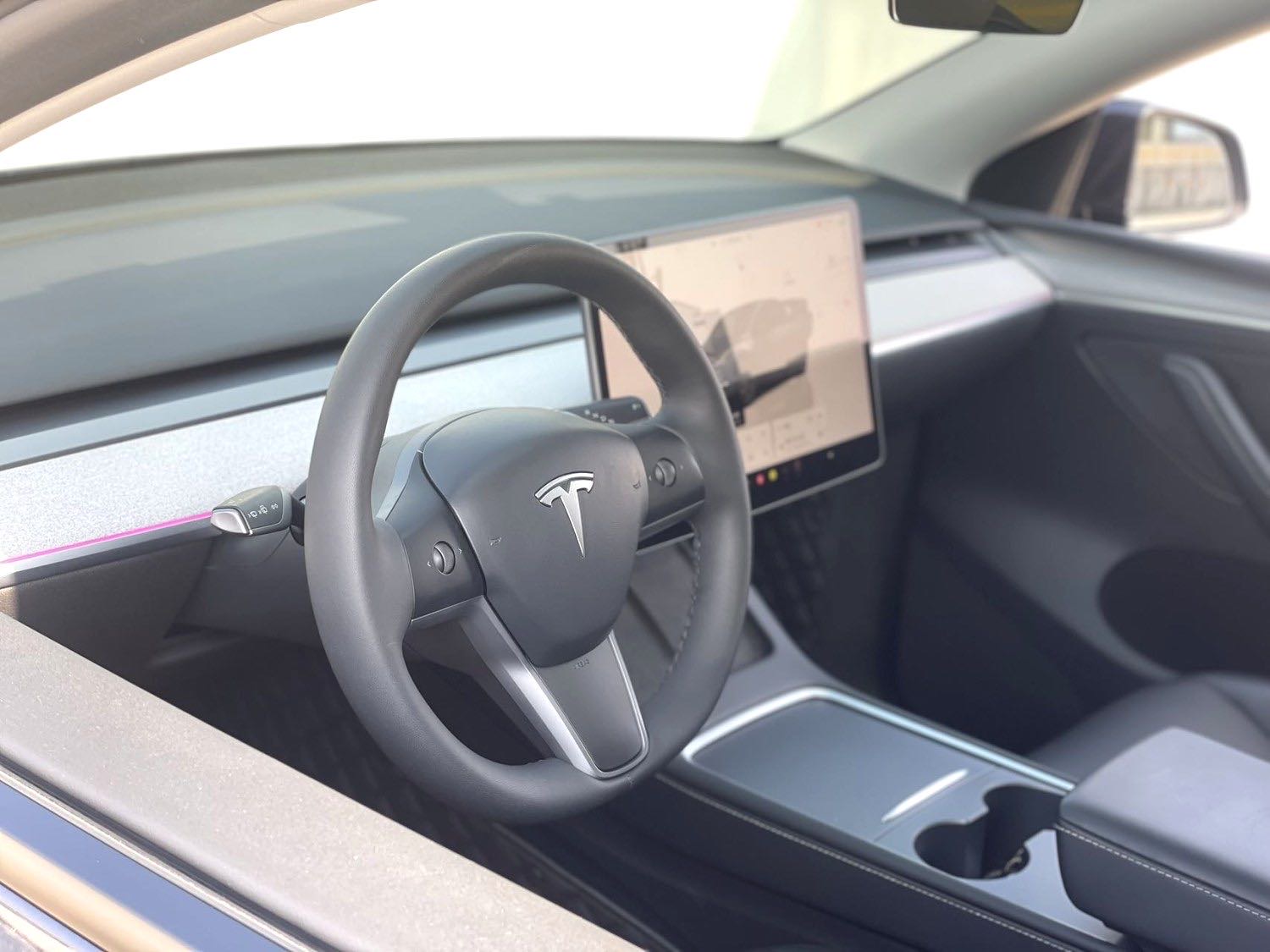 Tesla Model Y 2025 car image #7