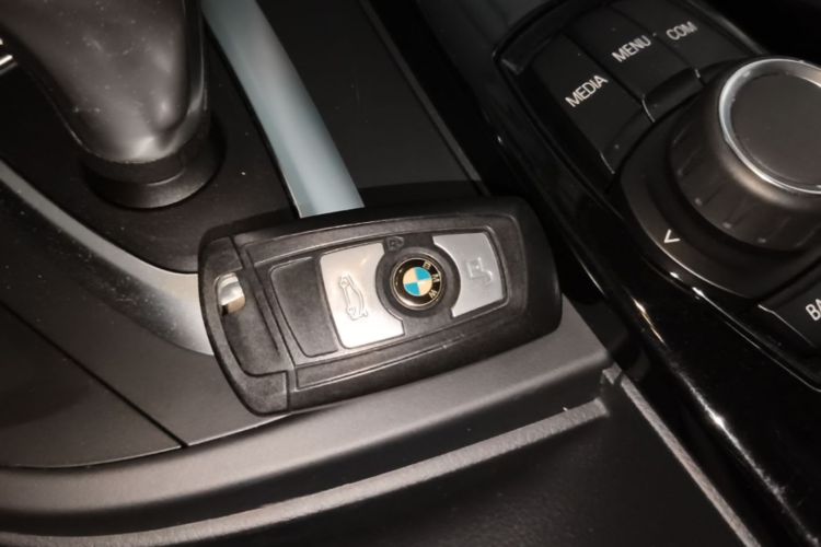BMW 3 Series 2018 #9 BMW 3 Series 2018 immagine di auto #9