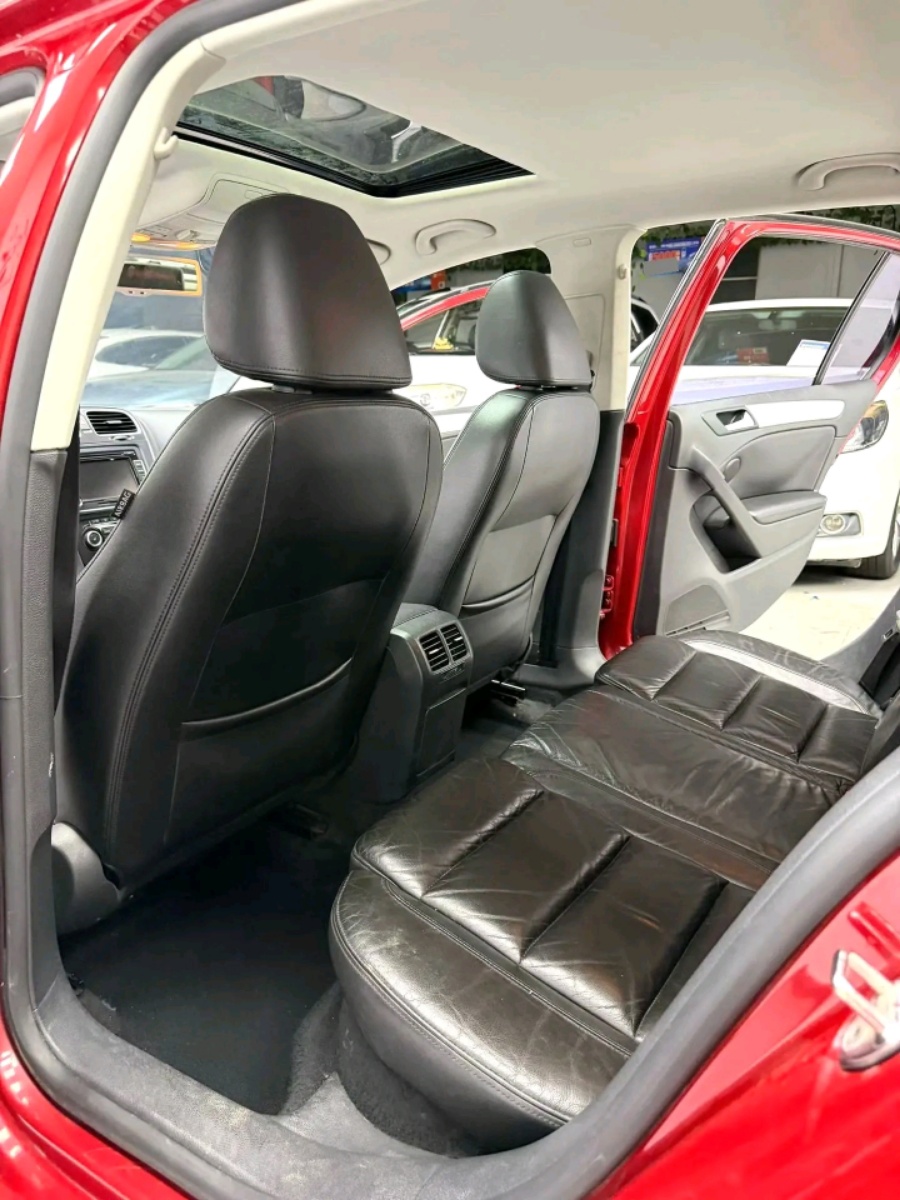 Volkswagen Golf 2012 car image #6