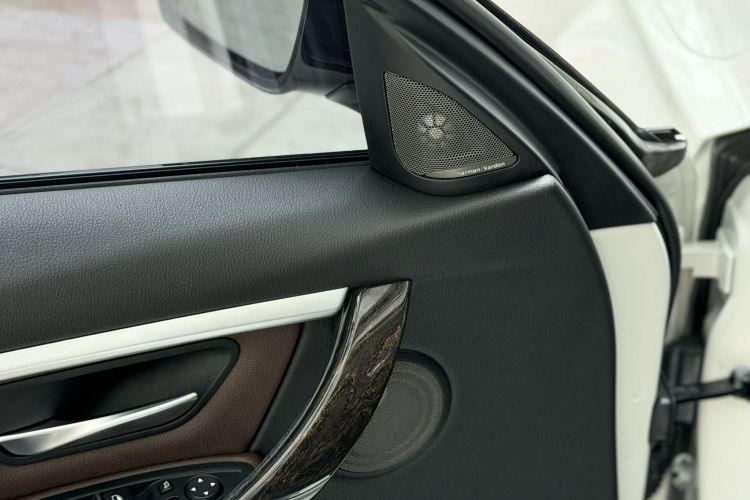 BMW 3 Series 2019 #8 BMW 3 Series 2019 car image #8