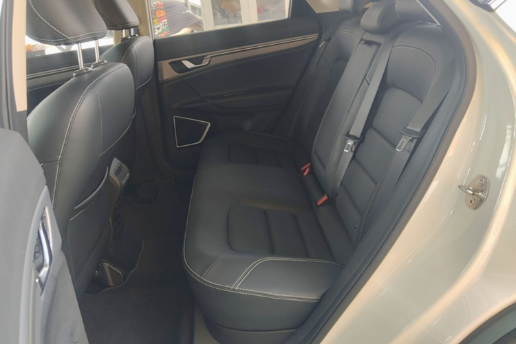 GEELY Emgrand GS 2018 car image #13