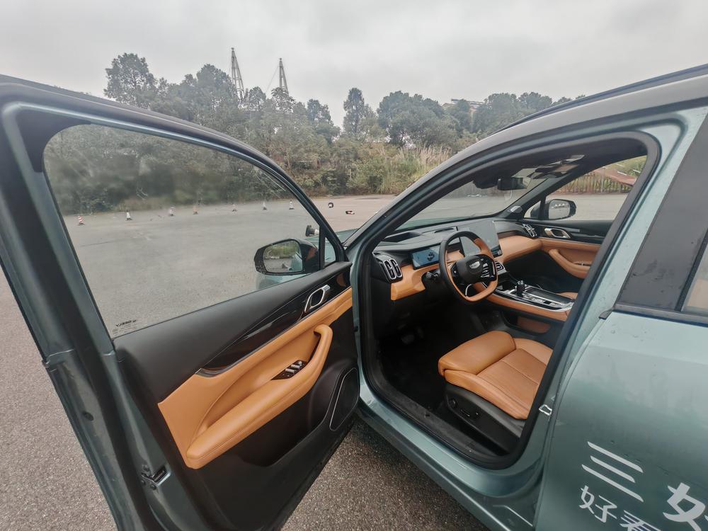 GEELY Boyue L 2025 car image #18